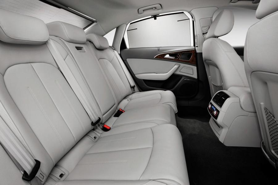 Интерьер Audi A6 L e-Tron Concept (4G, C7) 2012 года  (фото 15 из 17)